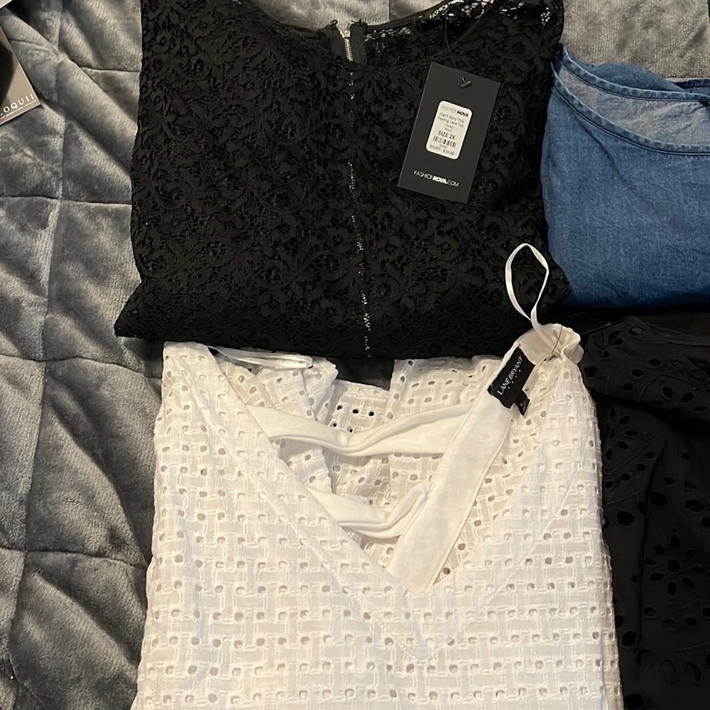 NWT Womens lot of tops sizes are 2x -18/20